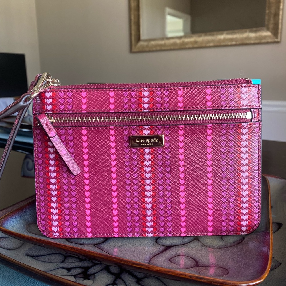 Kate Spade “Shore Street Tinie Heart Shape Stripe” Leather Wristlet!  NWOT!